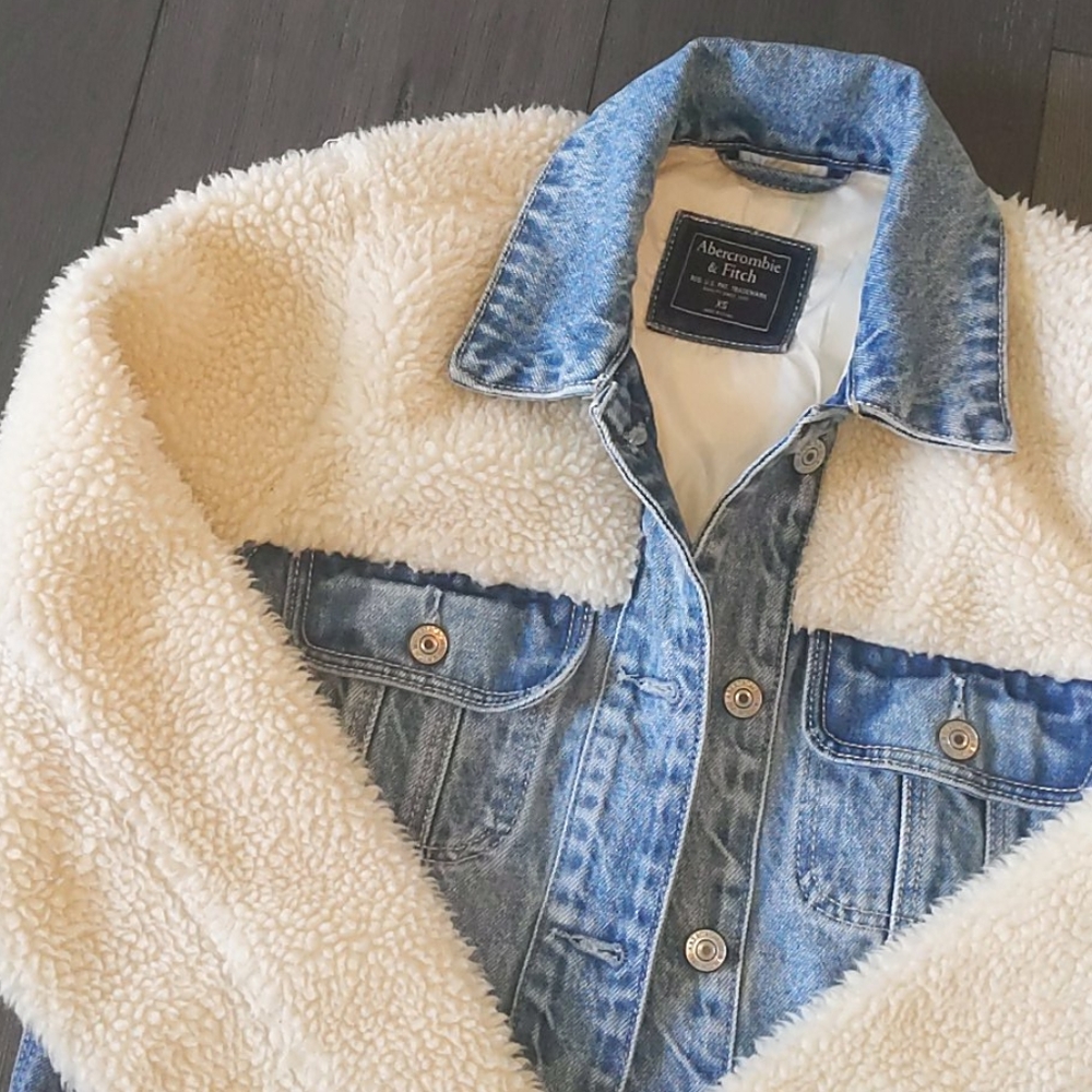Denim crop jacket with Sherpa fur